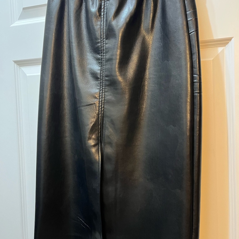 Tahari Black Faux Leather Pencil Skirt